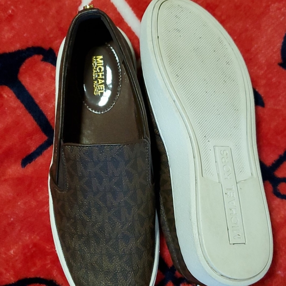 Shoes - Picture 2 of 4